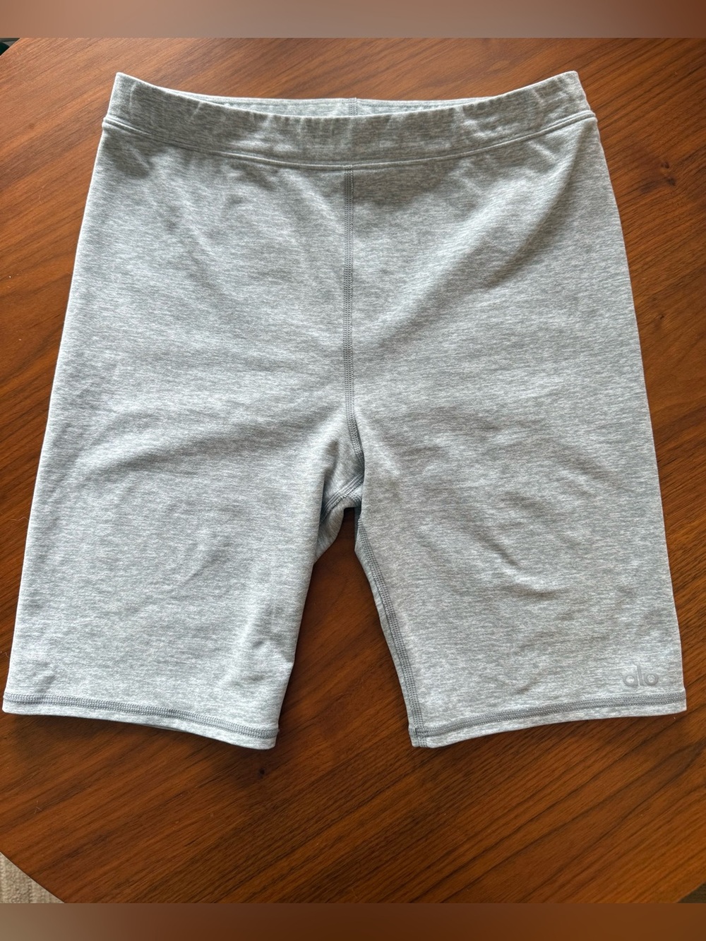 Alo Yoga - Alosoft Light Gray 8” Biker Short - Sz M